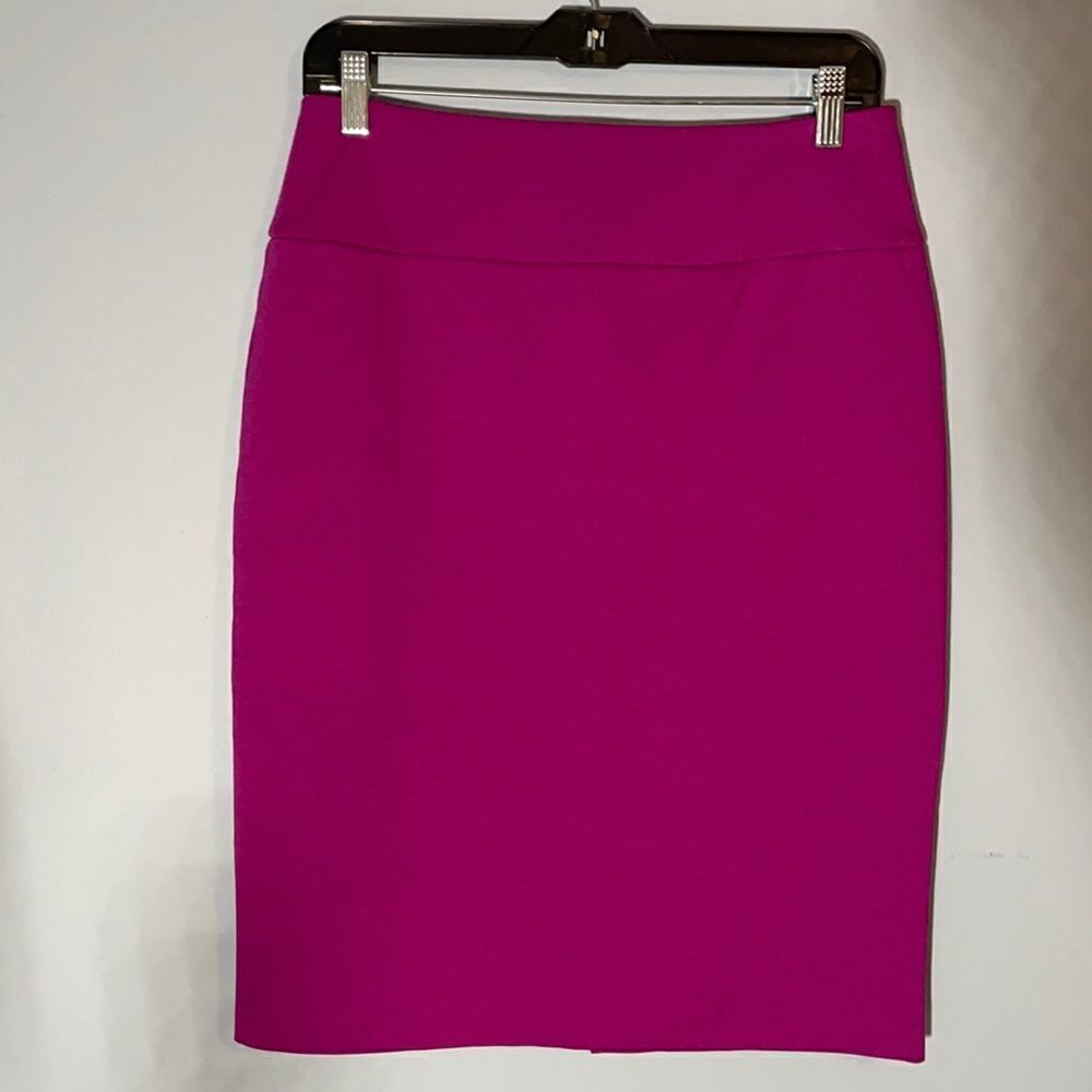 Magenta Pencil Stretch Skirt Sz 6 New York and Company